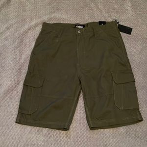 Mens Cargo shorts NWT size 38 in olive green